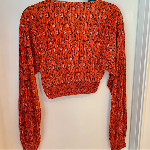 โ๏ธHP! {Urban Outfitters} Groovy Crop Top๐งก - Picture 4 of 6